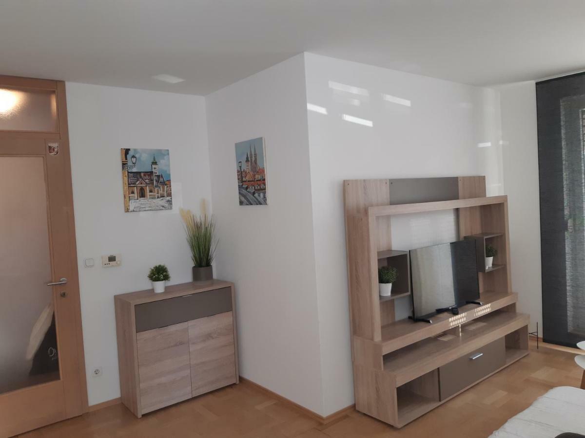 Apartment With Garage Lavici