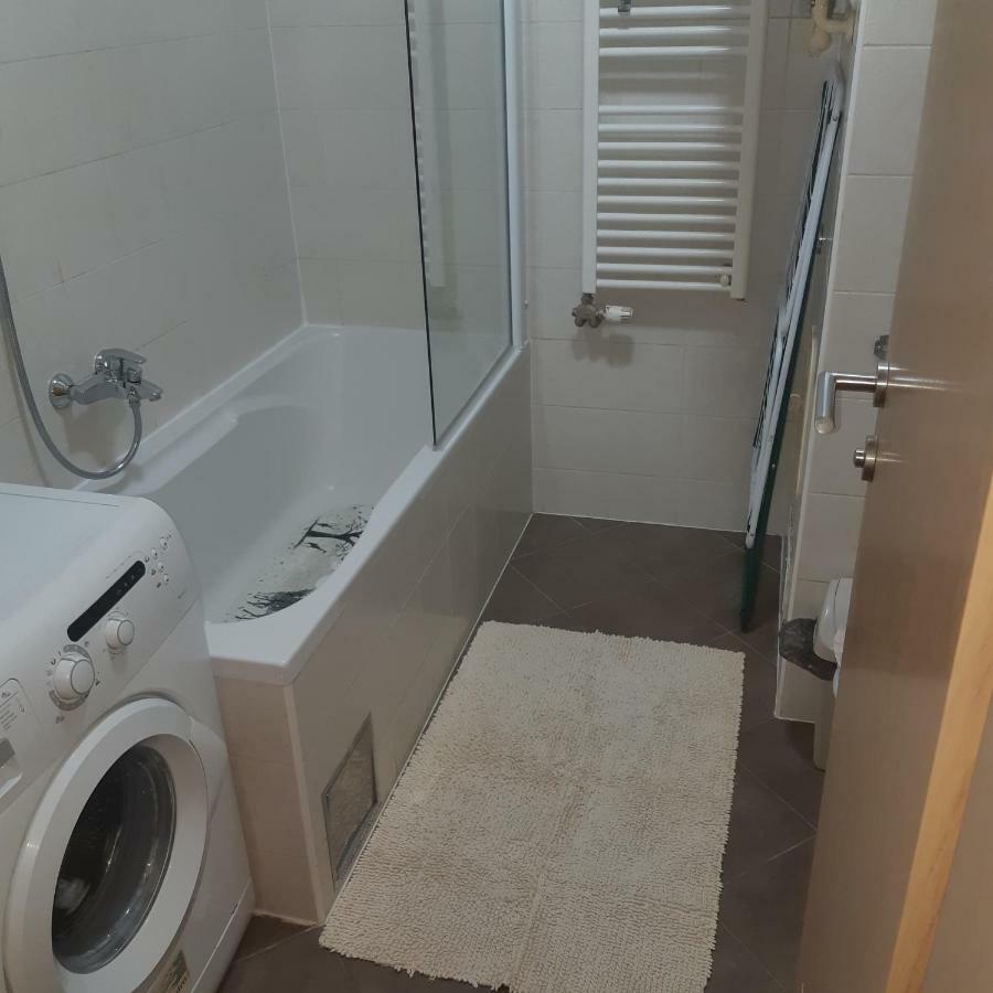 Apartment With Garage Lavici *